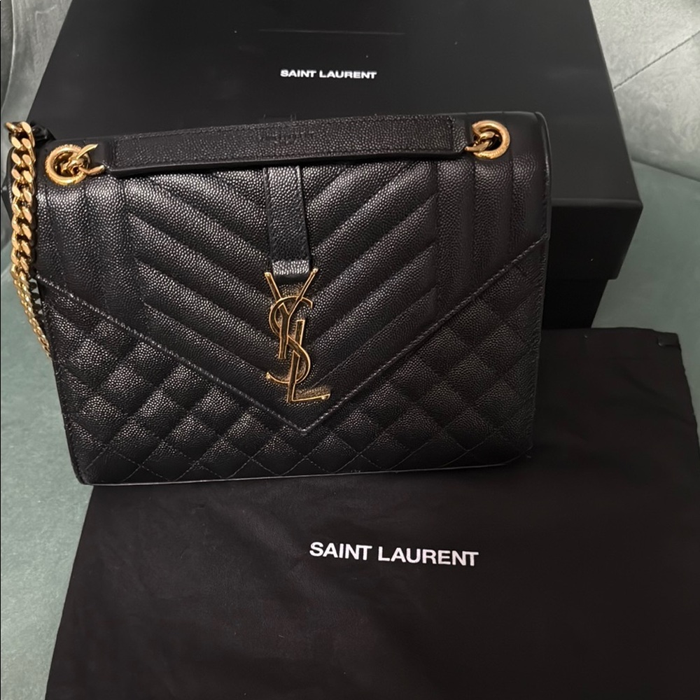 AUTHENTIC SAINT LAURENT ENVELOPE MEDIUM IN QUILTED GRAIN DE POUDRE IN BLACK